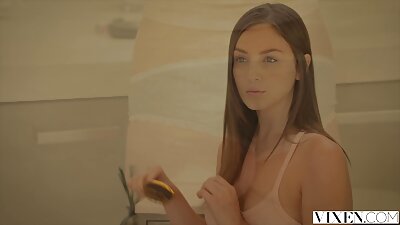 Розпутна милфа отримує задоволення від анального порнофільми безплатно сексу зі зручним членом Марка Вуда
